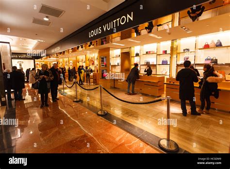 louis vuitton parigi giorni di chiusura festività pasquali|Louis Vuitton Parigi Galeries Lafayette.